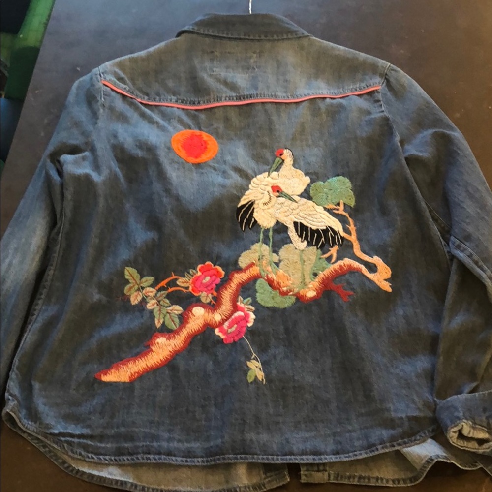 Gorgeous jeans Anthropologie shirt with art